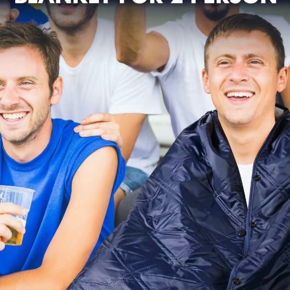 Outdoor Camping Blanket - Fleece Waterproof Stadium Blanket with Portable Bag - Picture 5 of 7